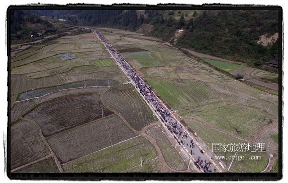 1700桌合攏宴，總長3.7公里，10380人同桌就餐，創(chuàng)歷史之最