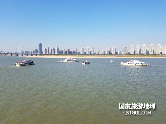 江西開(kāi)展呵護(hù)一湖清水，嚴(yán)厲打擊非法采砂行動(dòng)（圖）